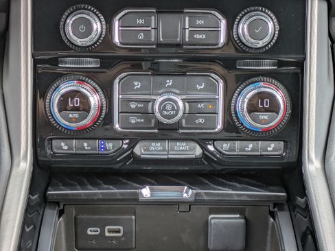 Used 2024 GMC Yukon XL Denali AWD/4WD image 19