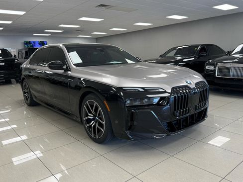 Used 2024 BMW 740i w/ Premium Package RWD image 2