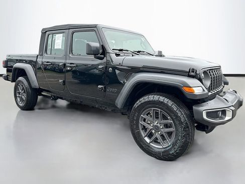 Used 2024 Jeep Gladiator Sport image 1