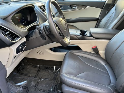 Used 2019 Lincoln Nautilus Reserve image 14