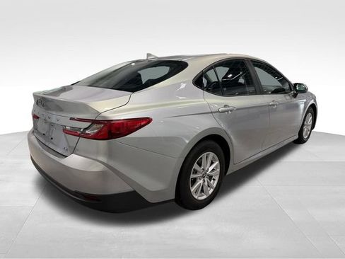 Used 2025 Toyota Camry LE FWD image 5