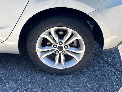 Used 2019 Chevrolet Cruze LT FWD image 16