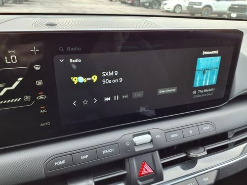 Used 2025 Kia K4 EX FWD image 53
