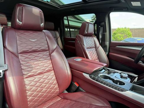 Used 2025 Cadillac Escalade ESV Premium Luxury w/ Touring Package AWD/4WD image 44