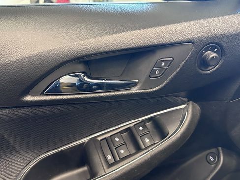Used 2018 Chevrolet Cruze LT image 11