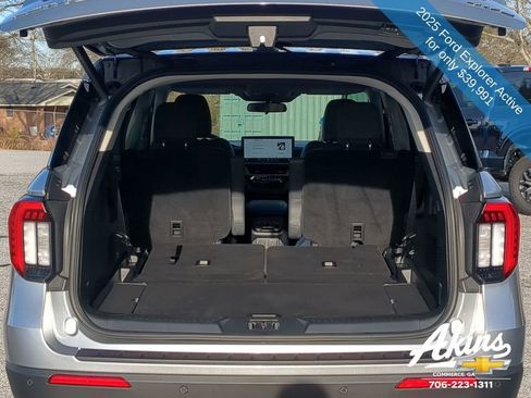 Used 2025 Ford Explorer Active w/ Active Comfort Package image 12