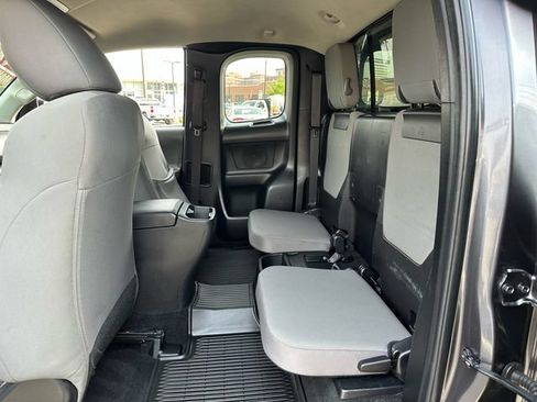 Used 2022 Toyota Tacoma SR5 w/ Black Out Package (TMS) AWD/4WD image 25