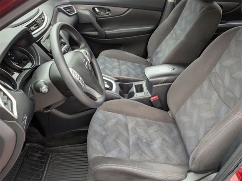 Used 2015 Nissan Rogue S image 11