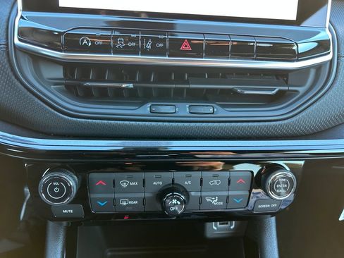 New 2026 Jeep Compass Latitude image 32