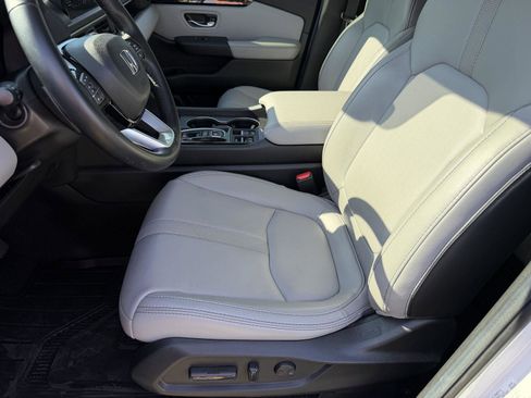 Used 2025 Honda Pilot EX-L image 11