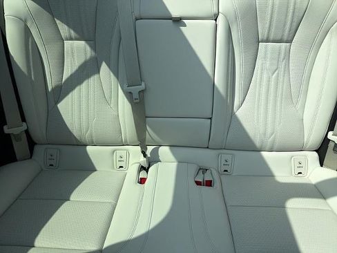Used 2025 Buick Envision Avenir AWD/4WD image 34
