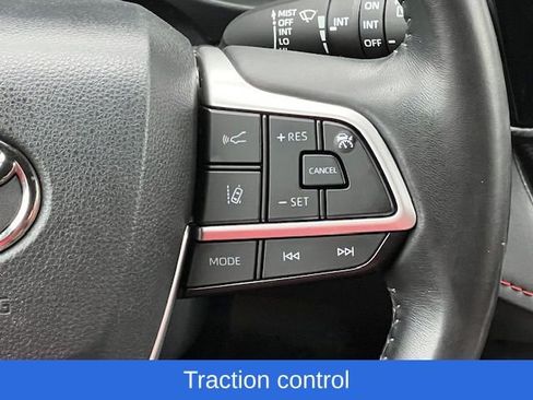 Used 2023 Toyota Highlander XSE image 28