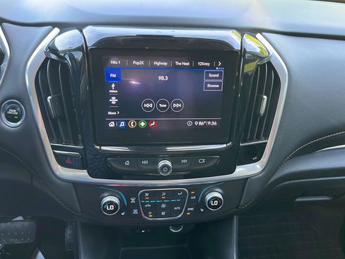 Used 2020 Chevrolet Traverse LT w/ Driver Confidence II Package AWD/4WD image 16