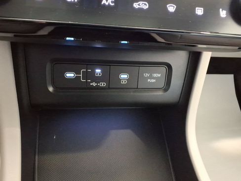 Certified 2025 Hyundai Tucson Limited AWD/4WD image 24