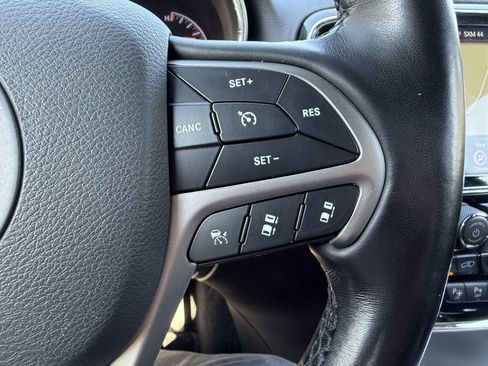 Used 2022 Jeep Grand Cherokee Limited w/ Tech Group AWD/4WD image 24