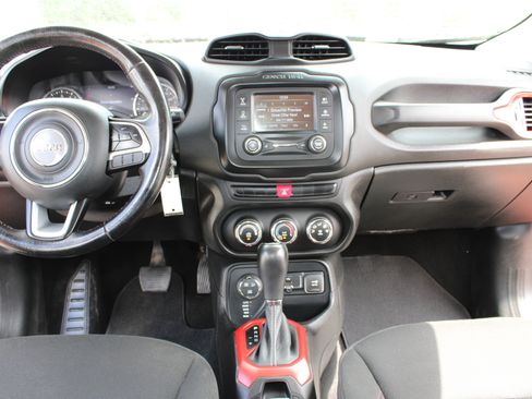 Used 2015 Jeep Renegade Trailhawk AWD/4WD image 19