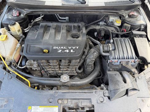 Used 2011 Chrysler 200 Touring FWD image 19