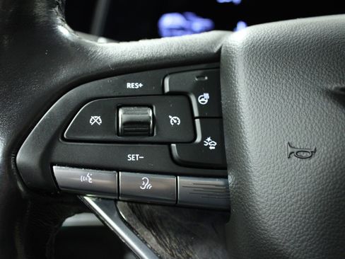 Used 2021 Cadillac Escalade Premium Luxury image 22