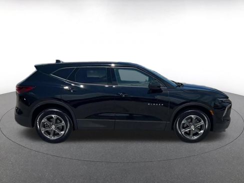 Used 2025 Chevrolet Blazer LT FWD image 16
