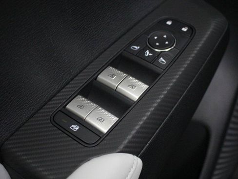 New 2025 Mitsubishi Outlander SE image 16