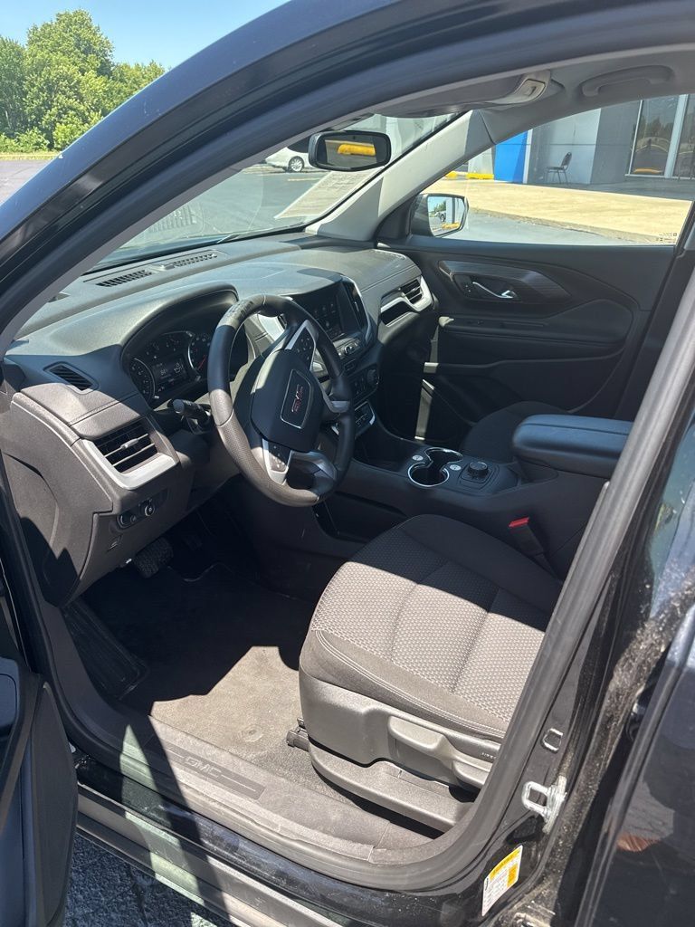 Used 2024 GMC Terrain SLE AWD/4WD image 3