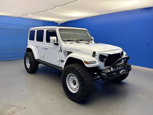 Used 2021 Jeep Wrangler Unlimited Sahara AWD/4WD image 2