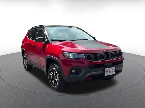Used 2025 Jeep Compass Trailhawk AWD/4WD image 9