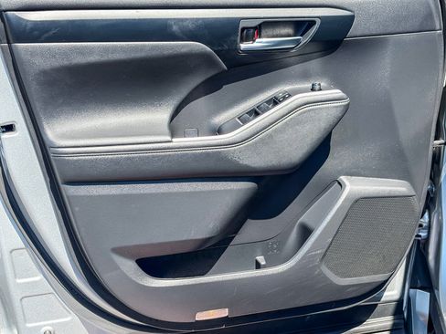 Used 2023 Toyota Highlander XLE FWD image 21