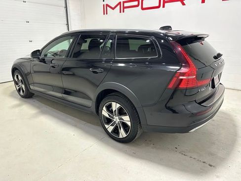 Used 2023 Volvo V60 B5 Cross Country Plus image 7