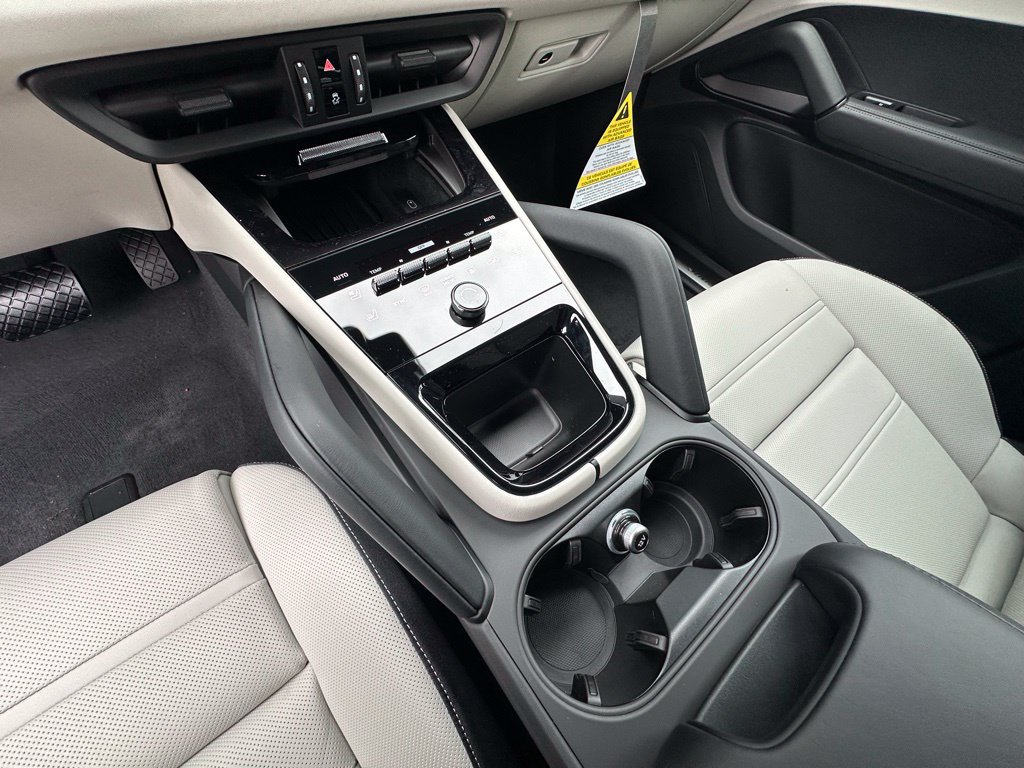 Certified 2026 Porsche Cayenne AWD/4WD image 28