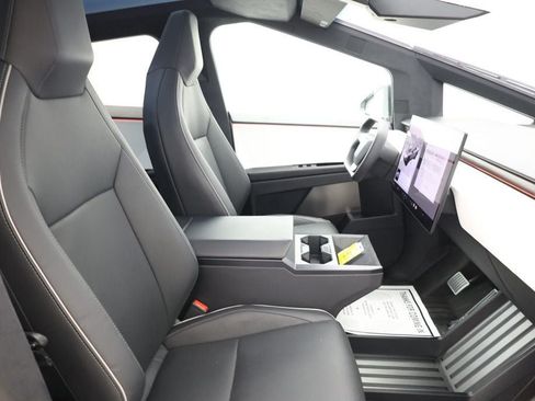 Used 2024 Tesla Cybertruck AWD Crew Cab image 28