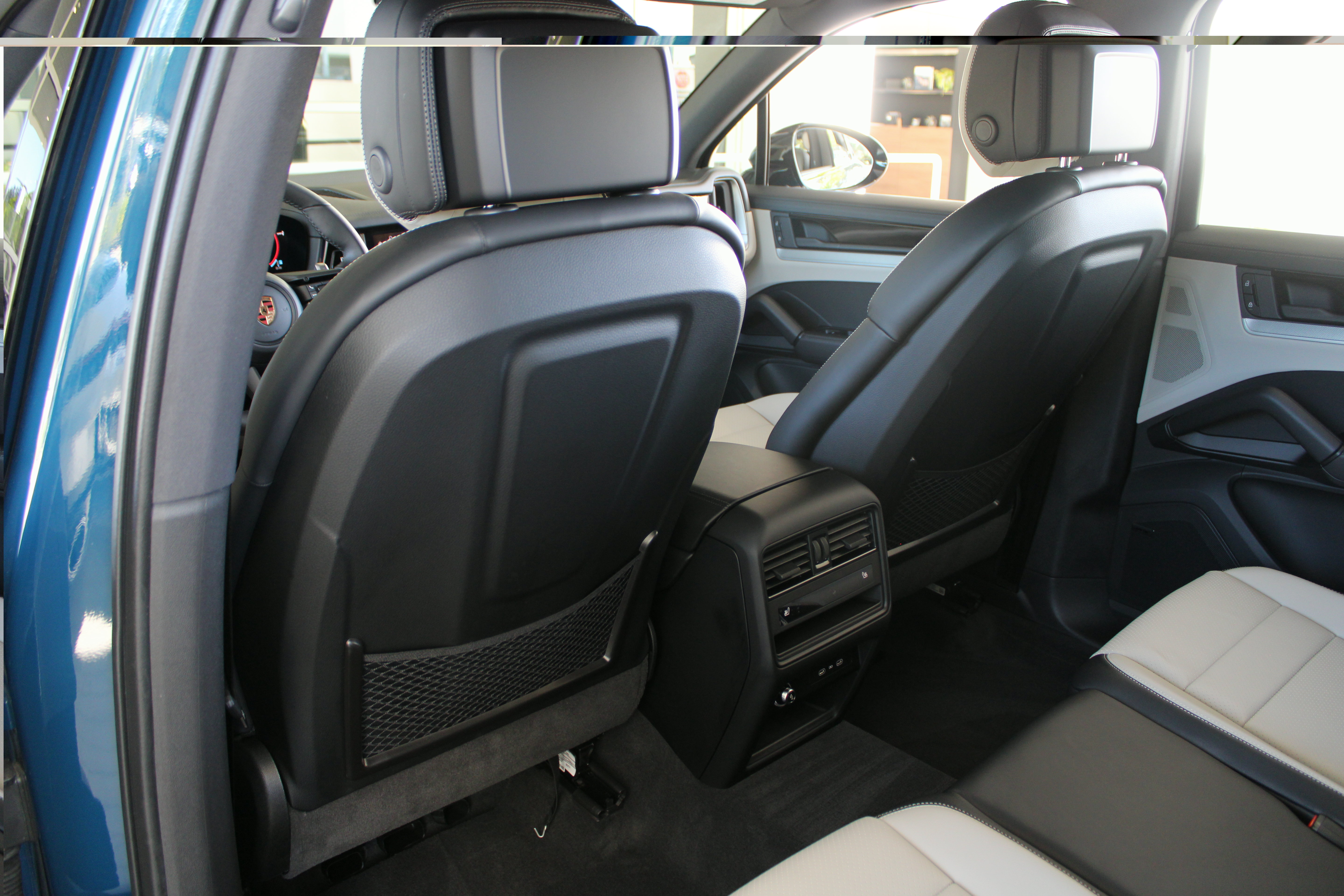 Certified 2026 Porsche Cayenne AWD/4WD image 23