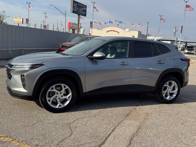 Used 2026 Chevrolet Trax LS w/ LS Convenience Package FWD image 3