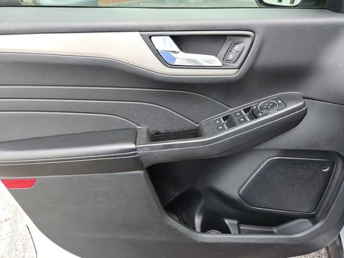 Used 2021 Ford Escape SE image 23