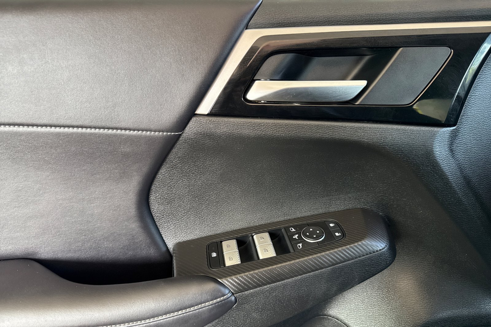 Used 2024 Mitsubishi Outlander SE AWD/4WD image 11