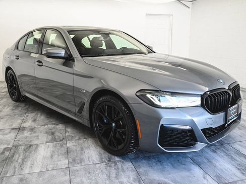 Used 2023 BMW 530e xDrive w/ Premium Package image 3