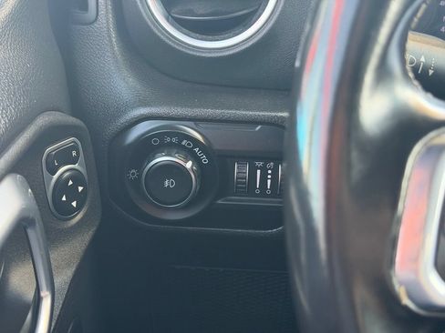 Used 2020 Jeep Wrangler Unlimited Sahara AWD/4WD image 17