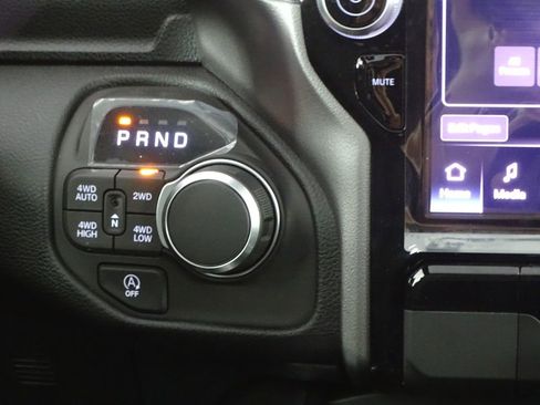 New 2026 RAM 1500 4x4 Crew Cab image 39