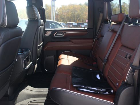 New 2025 GMC Sierra 3500 Denali Ultimate image 10