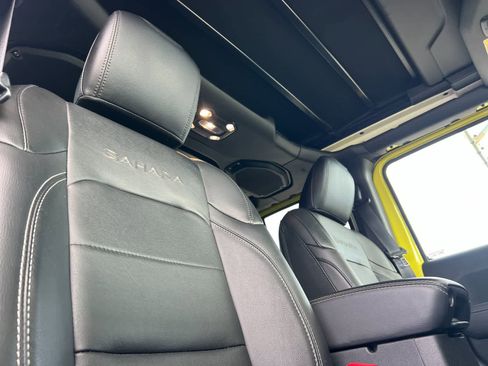 Used 2023 Jeep Wrangler Sahara w/ Cold Weather Group AWD/4WD image 18