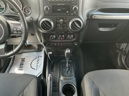 Used 2018 Jeep Wrangler Unlimited Sport S AWD/4WD image 11