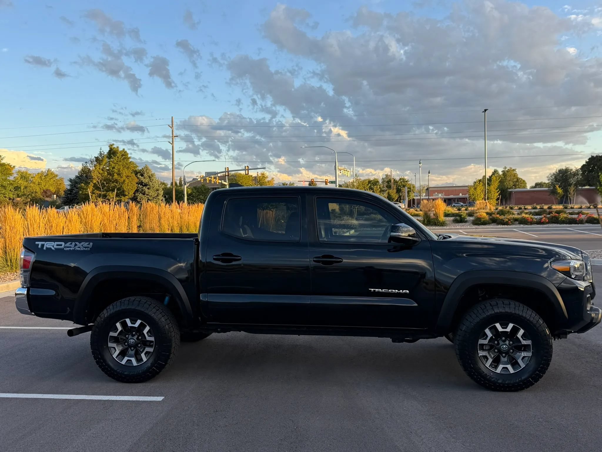 Used 2021 Toyota Tacoma TRD Off-Road AWD/4WD image 9