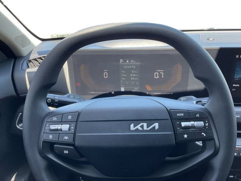 Used 2025 Kia K4 FWD image 12