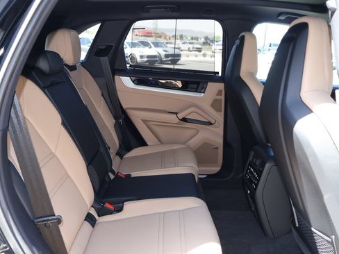 Certified 2024 Porsche Cayenne S AWD/4WD image 26