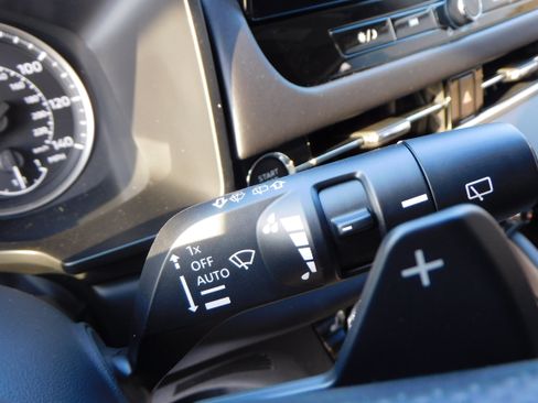 New 2025 Mitsubishi Outlander SE image 18