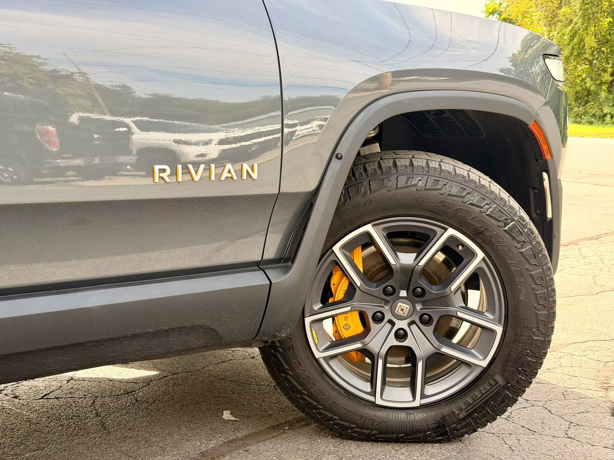 Used 2022 Rivian R1T Adventure AWD/4WD image 9