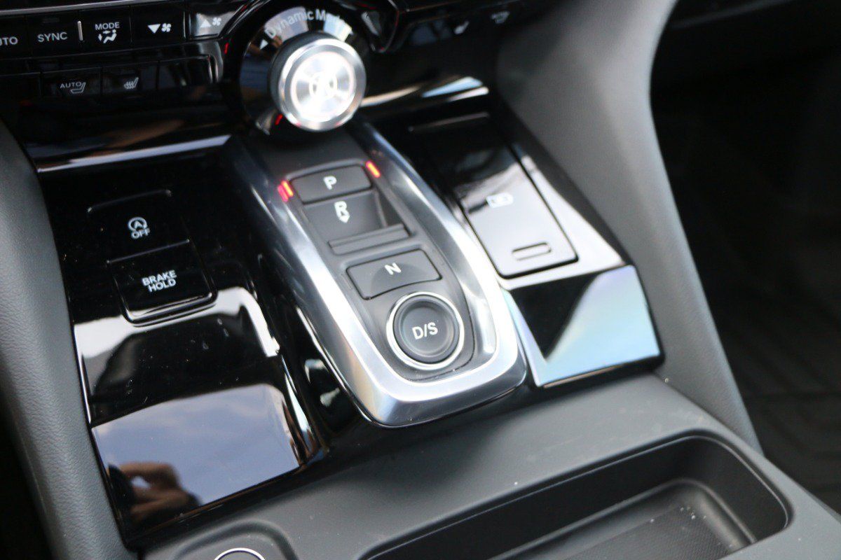 Used 2025 Acura MDX SH-AWD image 25