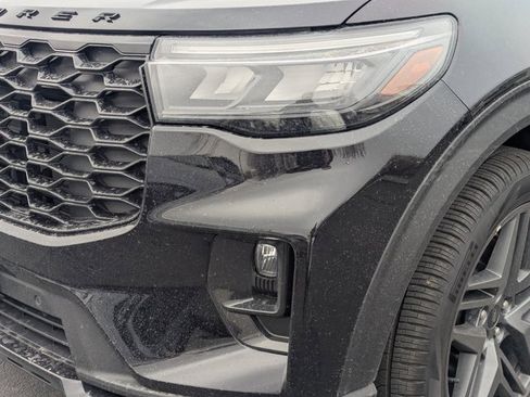 Used 2025 Ford Explorer ST-Line w/ ST-Line Street Pack image 10