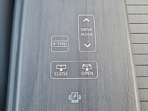 Used 2023 Nissan Ariya FWD image 29