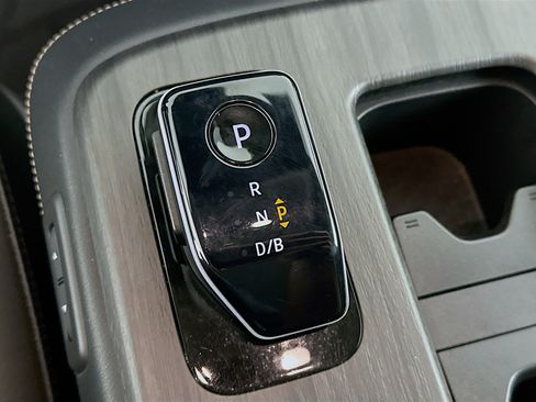 Used 2024 Nissan Ariya AWD image 25
